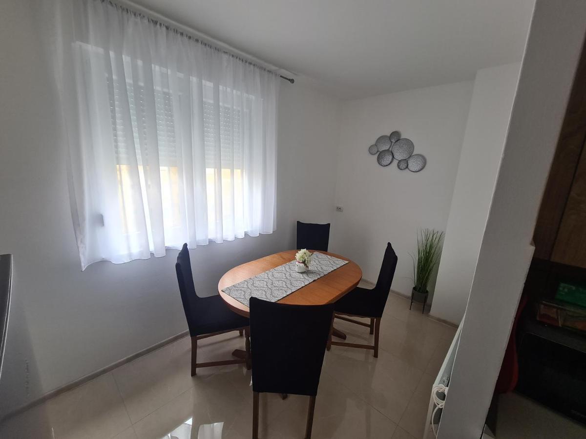Apartman Yellow - Self Check In Осієк Екстер'єр фото
